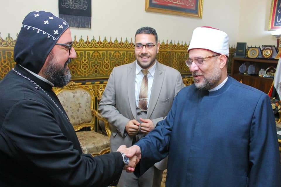ربان الكنيسة السريانية الأرثوذكسية في مصر يهنئ وزير الأوقاف المصرية بحلول شهر رمضان المبارك