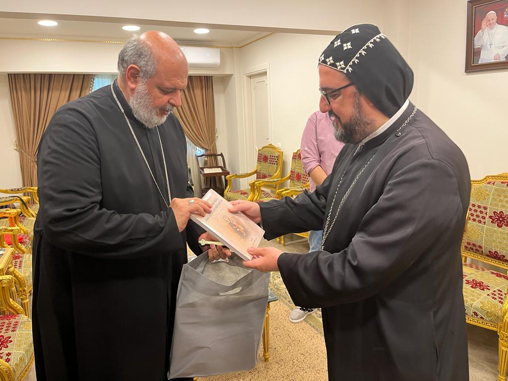 ربان الكنيسة السريانية الأرثوذكسية في مصر يزور مطران الجيزة للأقباط الكاثوليك