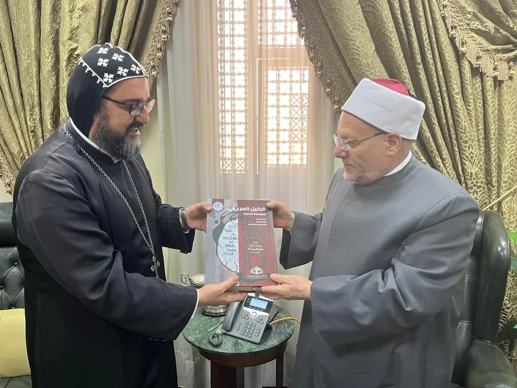 ربان الكنيسة السريانية الأرثوذكسية في مصر يزور مفتي الجمهورية للتهنئة بعيد الأضحى