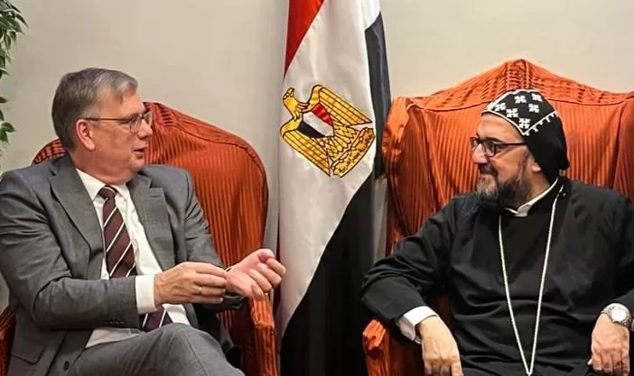 ربان الكنيسة السريانية الأرثوذكسية في مصر يستقبل السفير الهولندي للتهنئة بعيد الميلاد المجيد