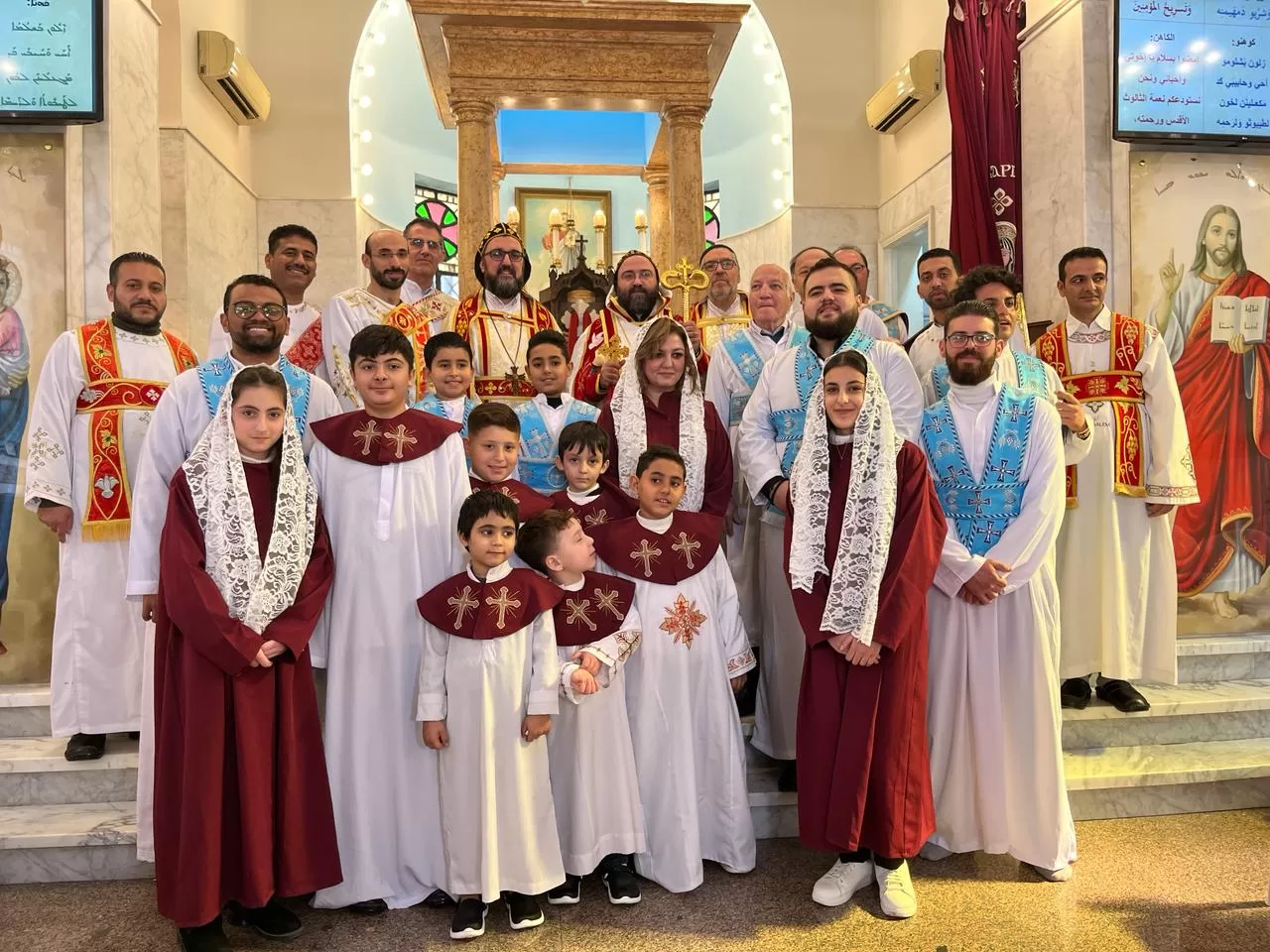النائب البطريركي للكنيسة السريانية الأرثوذكسية في مصر بالوكالة يرسم عدداً من الشمامسة والشماسات