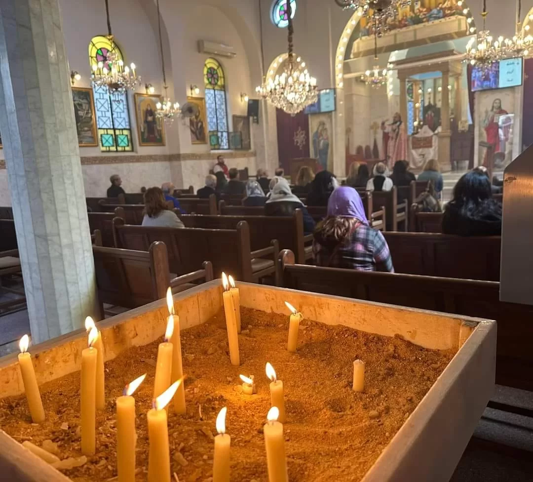 ربان الكنيسة السريانية الأرثوذكسية في مصر يصلي قداس صوم نينوى