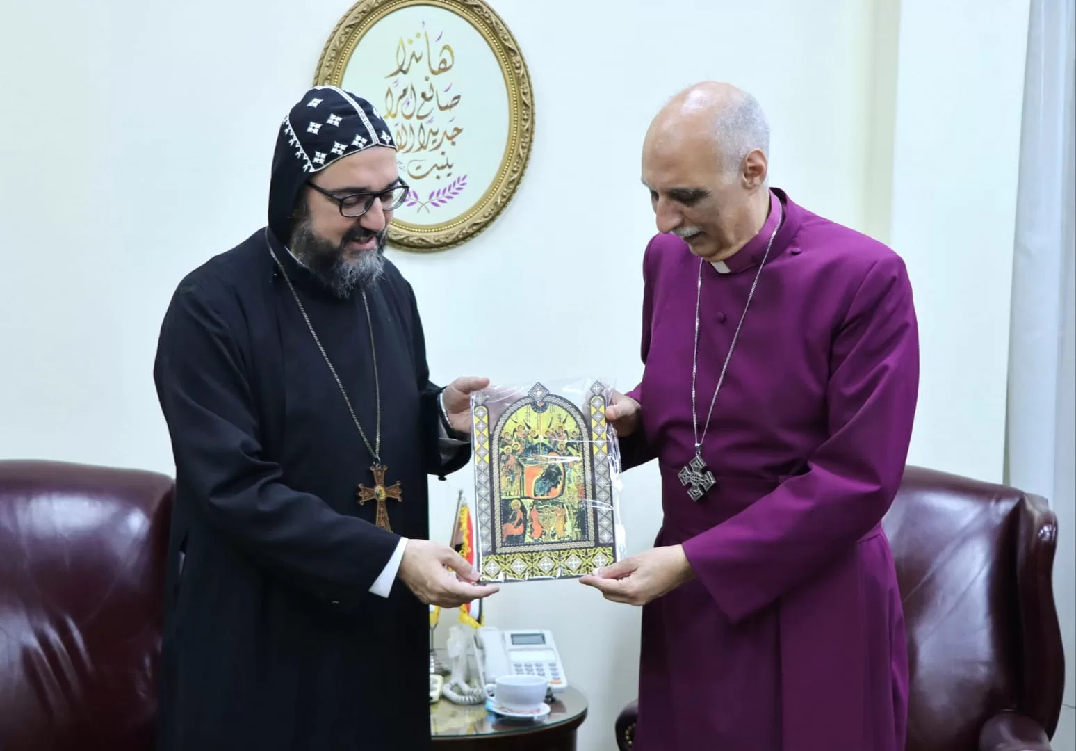 ربان الكنيسة السريانية الأرثوذكسية في مصر يهنئ رئيس أساقفة الكنيسة الأنجليكانية بعيد الميلاد المجيد