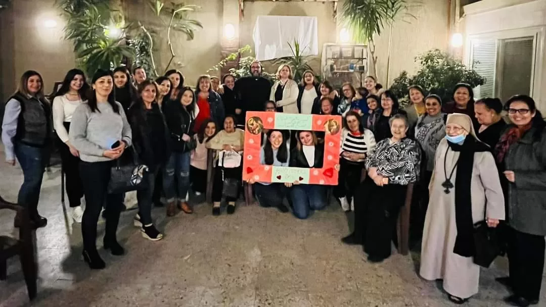 ربان الكنيسة السريانية الأرثوذكسية في مصر يحتفل بعيد الأم مع أبناء الرعية