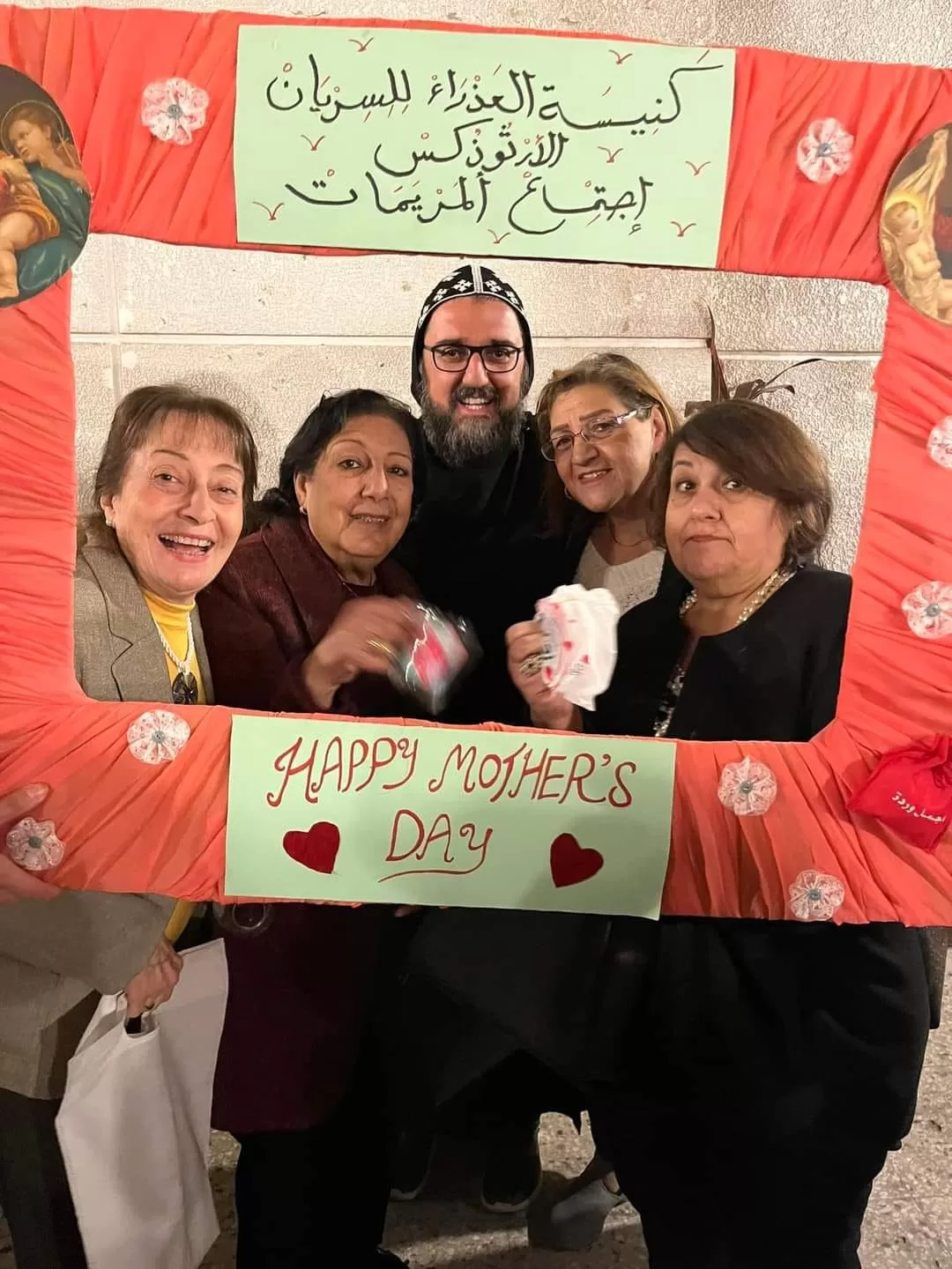 ربان الكنيسة السريانية الأرثوذكسية في مصر يحتفل بعيد الأم مع أبناء الرعية
