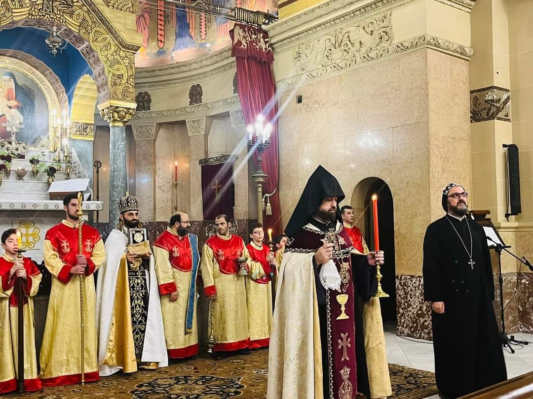 ربان الكنيسة السريانية الأرثوذكسية في مصر يهنئ الكنيسة الرسولية الأرمنية الشقيقة بعيد القيامة المجيد