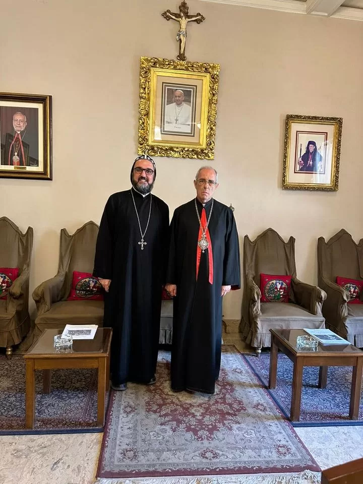 ربان الكنيسة السريانية الأرثوذكسية في مصر يهنئ أسقف الإسكندرية للأرمن الكاثوليك